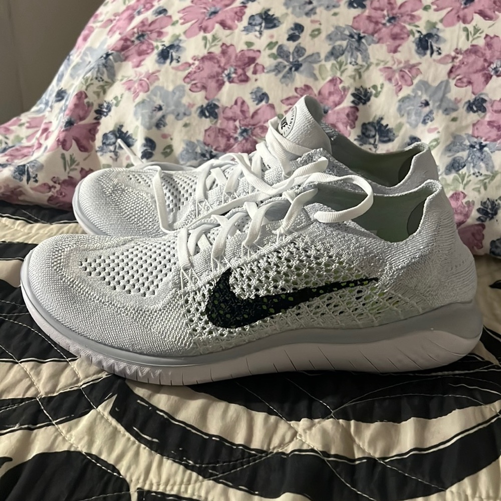 nike free run women’s sneakers